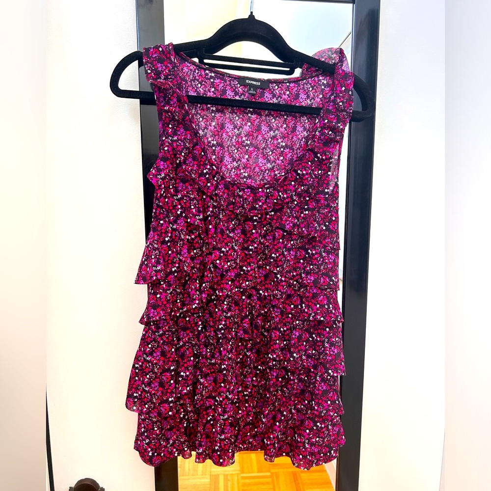 Express Floral Ruffle Front Top - Picture 2 of 4